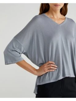 Benetton Longsleeve In Grau -Modebe Kleidungs Geschäft benetton longsleeve in grau 2