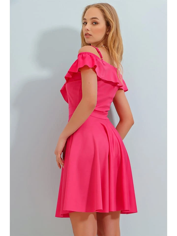 Kleid In Fuchsia 2 Kleid In Fuchsia – Bild 2