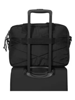 Eastpak Schultertasche "Tomsin" In Schwarz - (B)39 X (H)28 X (T)12 Cm -Modebe Kleidungs Geschäft eastpak schultertasche tomsin in schwarz b 39 x h 28 x t 12 cm 3