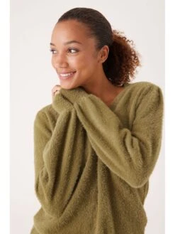 Garcia Pullover In Oliv 9 Garcia Pullover In Oliv -Modebe Kleidungs Geschäft garcia pullover in oliv 3