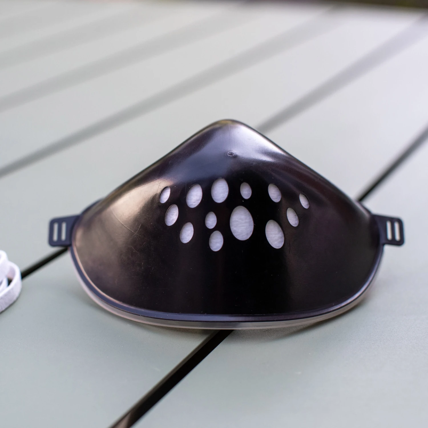 Koziol HI - Mund- Und Nasen- Mask + Ersatz Außenteil In Cosmos Black 2 Koziol HI - Mund- Und Nasen- Mask + Ersatz Außenteil In Cosmos Black – Bild 2