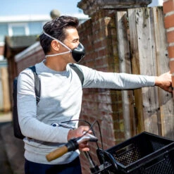 Koziol HI - Mund- Und Nasen- Maske In Cosmos Black 9 Koziol HI - Mund- Und Nasen- Maske In Cosmos Black -Modebe Kleidungs Geschäft koziol hi mund und nasen maske in cosmos black 4