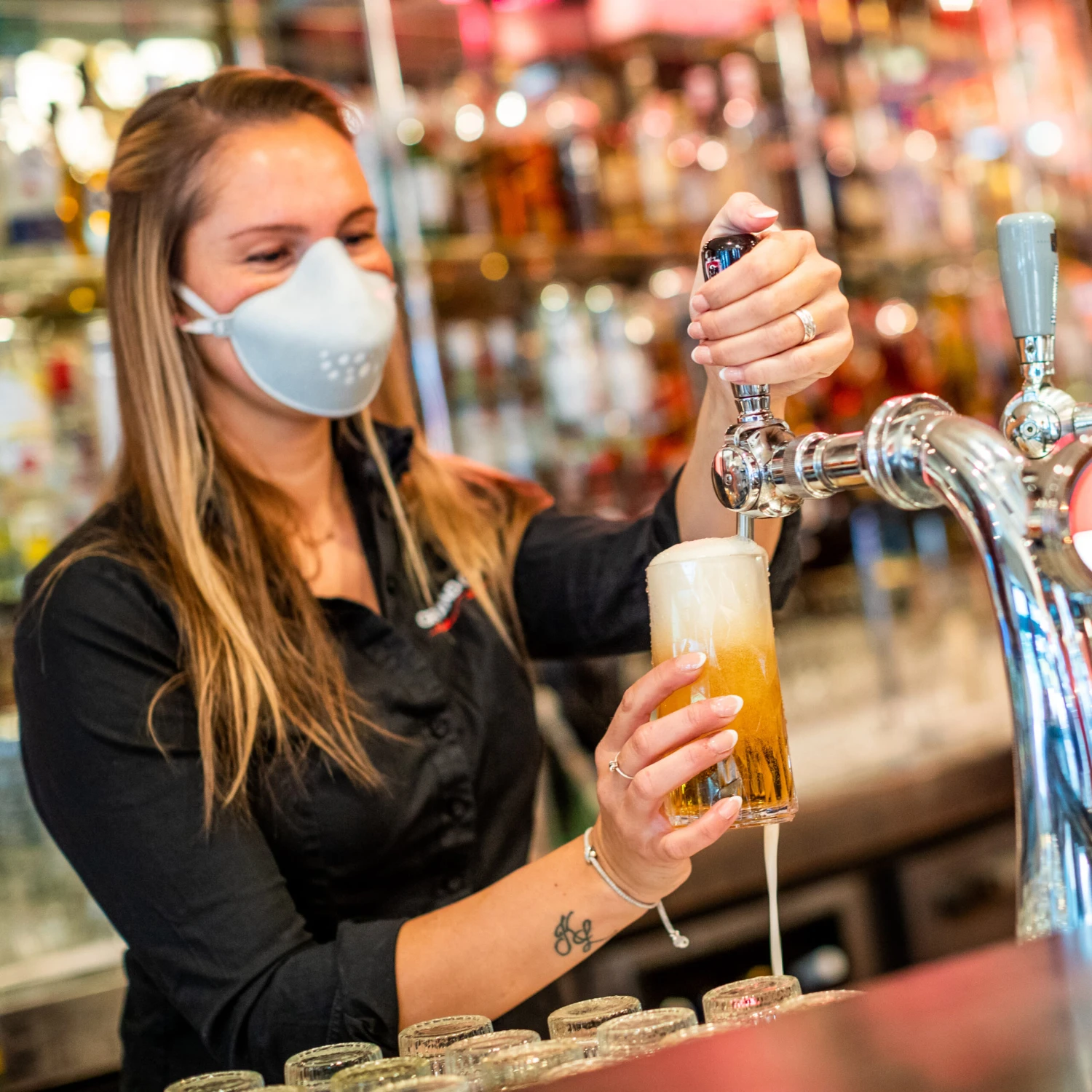 Koziol HI - Mund- Und Nasen- Maske In Neon Orange 2 Koziol HI - Mund- Und Nasen- Maske In Neon Orange – Bild 2