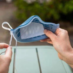 HI - Mund- Und Nasen- Maske In Organic Deep Blue 8 HI - Mund- Und Nasen- Maske In Organic Deep Blue -Modebe Kleidungs Geschäft koziol organic hi mund und nasen maske in organic deep blue 2