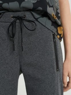 OPUS Sweathose "Levino" In Schwarz -Modebe Kleidungs Geschäft opus sweathose levino in schwarz 3