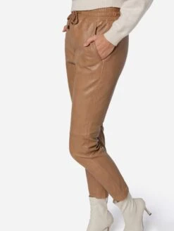 Lederhose Carillo In Taupe -Modebe Kleidungs Geschäft ricano lederhose carillo in taupe 3