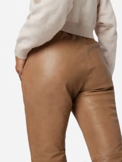 Lederhose Carillo In Taupe -Modebe Kleidungs Geschäft ricano lederhose carillo in taupe 4