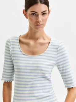 Selected Femme Shirt "Anna" In Hellblau/ Weiß -Modebe Kleidungs Geschäft selected femme shirt anna in hellblau weiss 4