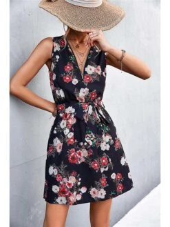 Kleid In Dunkelblau/ Rot