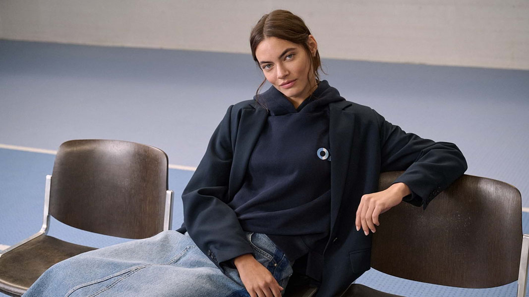 Modebe Kleidungs Geschäft 2 Modebe Kleidungs Geschäft -Modebe Kleidungs Geschäft navy dunkelblauer blazer dunkelblauer navy hoodie pullover heller jeans denim rock mit dunklem streifen an seite damen opus fashion 1440 1